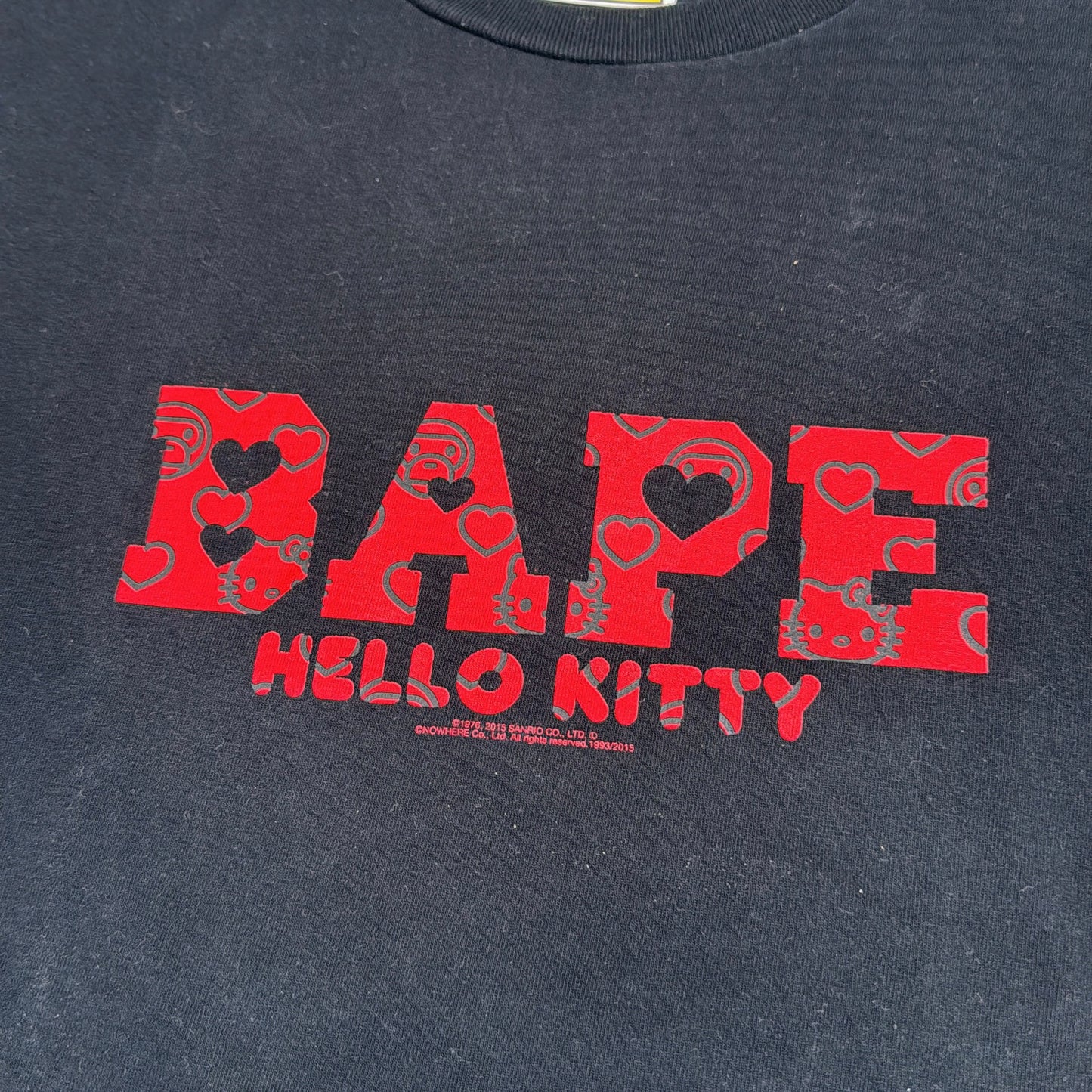 2015 Bape x hello kitty Valentine’s Day exclusive tee (Medium)